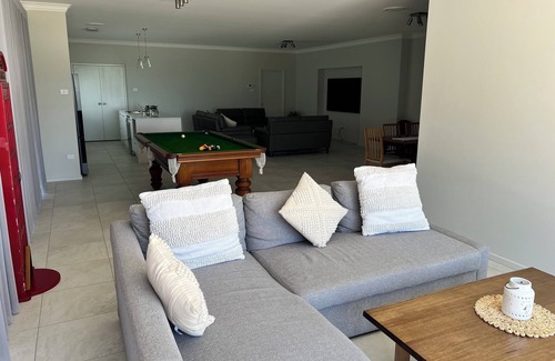 Tuross Head Casa | The Ocean’s Edge is a contemporary coastal home with stunning beach views.