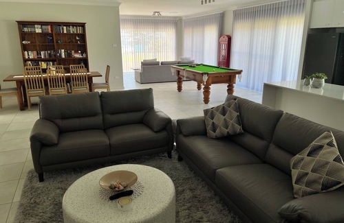 Tuross Head Casa | The Ocean’s Edge is a contemporary coastal home with stunning beach views.