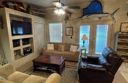 Venice Casa | The OffCall Spacious 4-bedroom home away from home in the heart of venice La