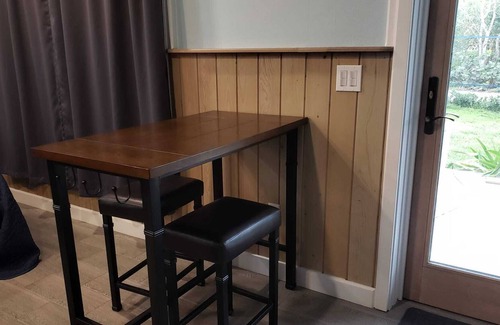 Man O War Cay Apartamento | "The Office" Studio - Close to Beach, Dock slip included