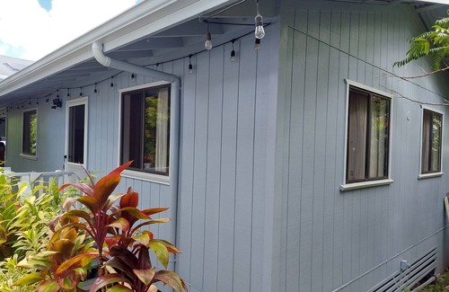 Hilo Cabaña | El Ohana Cottage está perfectamente situado cerca de todos los servicios, pero en una zona tranquila.