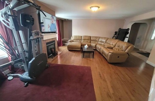 Timberlea Casa | The Oilsands Manor