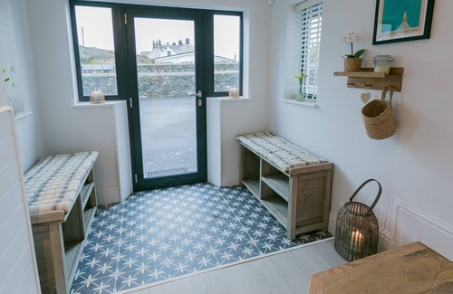 Trearddur Bay Cabaña | The Old Abbey - a hot tub that sleeps 16 guests in 6 bedrooms
