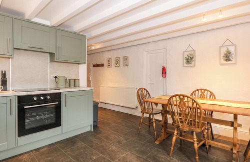 Newborough Cabaña | THE OLD BAKERY COTTAGE, pet friendly, with a garden in Peterborough