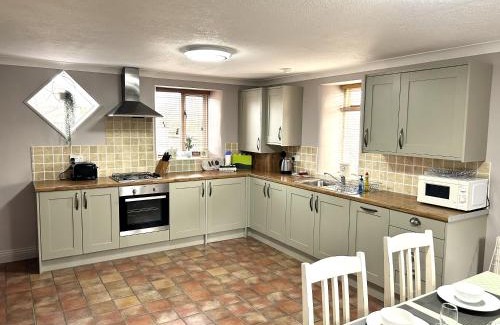 West Parley Casa | The Old Barn - Bramble Farm Cottages