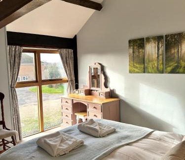 West Parley Casa | The Old Barn - Bramble Farm Cottages