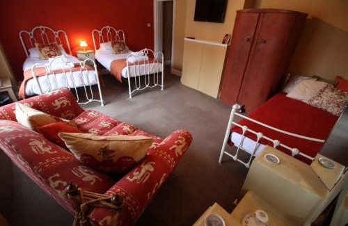 Cricklade Hotel | The Old Bear Inn