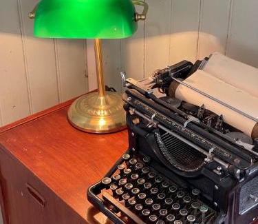 Flateyri Cama Y Desayuno | The Old Bookstore