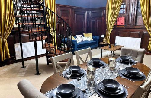 Winchester Casa | The Old Brewery Boardroom - Winchester City Centre - Unique Property - Free Parking - Sleeps 6 - by XPlus Stays