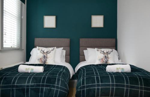 Winchester Casa | The Old Brewery Boardroom - Winchester City Centre - Unique Property - Free Parking - Sleeps 6 - by XPlus Stays