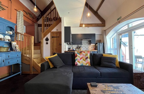 Llanfihangel Tal-y-llyn Casa | The Old Byre at Llandetty Hall Farm Brecon Beacons Historic Barn Farm Stay