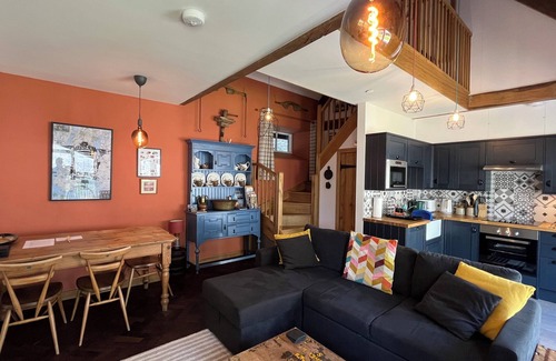Llanfihangel Tal-y-llyn Casa | The Old Byre at Llandetty Hall Farm Brecon Beacons Historic Barn Farm Stay
