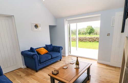 Eggleston Casa | THE OLD BYRE, pet friendly, with hot tub in Middleton-In-Teesdale