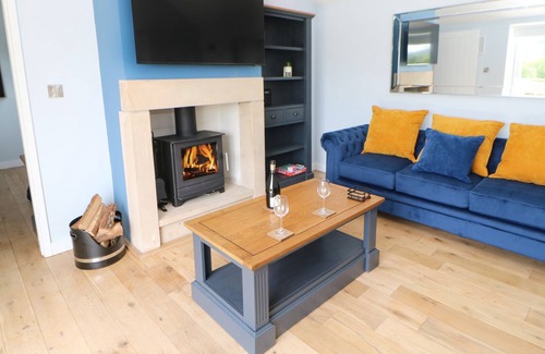 Eggleston Casa | THE OLD BYRE, pet friendly, with hot tub in Middleton-In-Teesdale