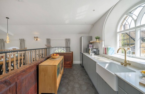 Stoke Abbott Cabaña | The Old Chapel - sleeps 6 guests in 3 bedrooms