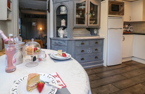 Ashbourne Cabaña | The Old Clock Makers, ASBOURNE