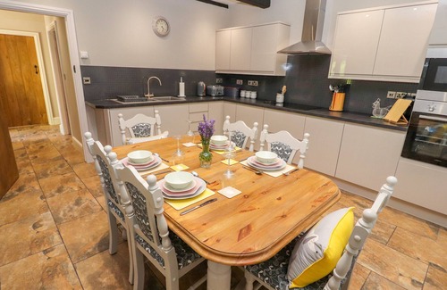 Mold Cabaña | The Old Coach House, LLANARMON-YN-IAL