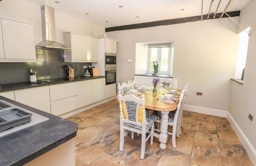 Mold Cabaña | The Old Coach House, LLANARMON-YN-IAL