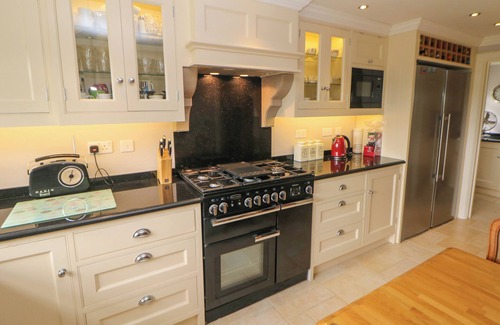 Sheen Cabaña | THE OLD COACH HOUSE, pet friendly, with a garden in Hartington