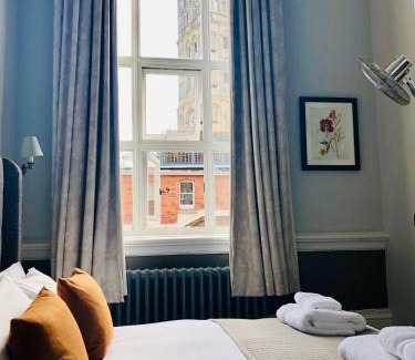 Warwick Town Centre Hotel | The Old Coffee Tavern