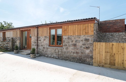 Banwell Cabaña | THE OLD COW SHED, romantic, country holiday cottage in Banwell