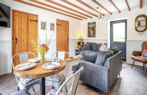 Cribyn Casa | The Old Cowsheds 2 - Shippon - Uk49787