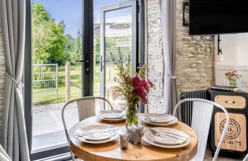 Cribyn Casa | The Old Cowsheds 2 - Shippon - Uk49787