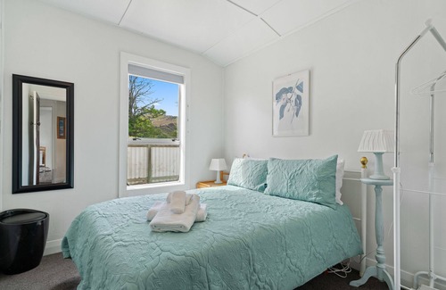 Lowburn Casa | The Old Cromwell- Cromwell Holiday Home