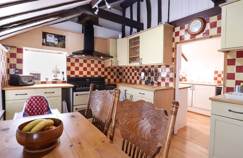 Blythburgh Cabaña | THE OLD CUSTOM HOUSE, pet friendly, with open fire in Wangford