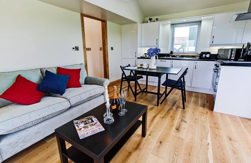 Rhoscolyn Apartamento | The Old Dairy - a coastal that sleeps 2 guests in 1 bedroom