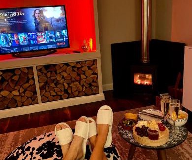 Cupar Apartamento | The Old Dairy - Cosy Country Cottage with Hot Tub & Log Burner
