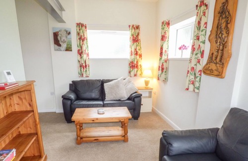 Christchurch Cabaña | The Old Dairy Holiday Cottage, OAKFORD