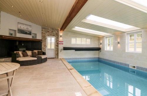 Broadwoodkelly Casa | The Old Dairy With Indoor Pool In Devon