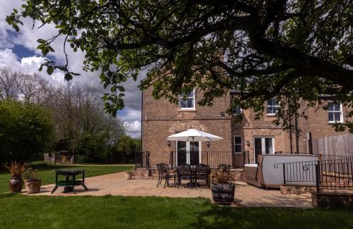 Sawtry Casa | The Old Farmhouse at Roughs Farm Retreats