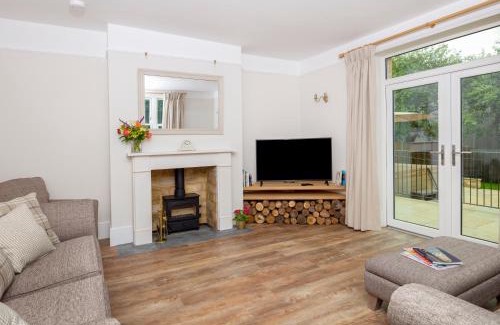 Sawtry Casa | The Old Farmhouse at Roughs Farm Retreats