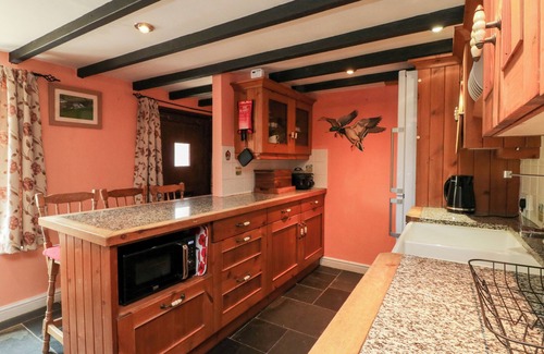 Kilkhampton Cabaña | THE OLD FORGE COTTAGE, pet friendly, with a garden in Kilkhampton