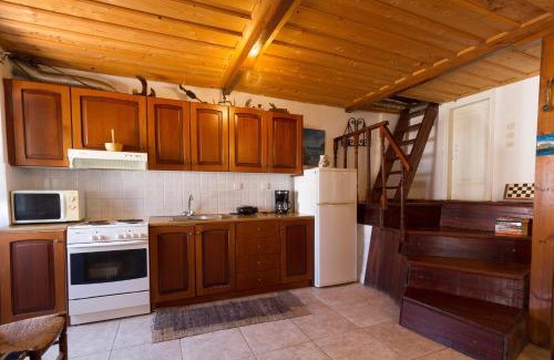 Evreti Casa | The Old House - Wood & Stone