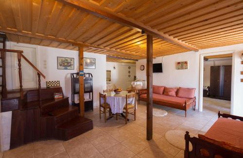 Evreti Casa | The Old House - Wood & Stone