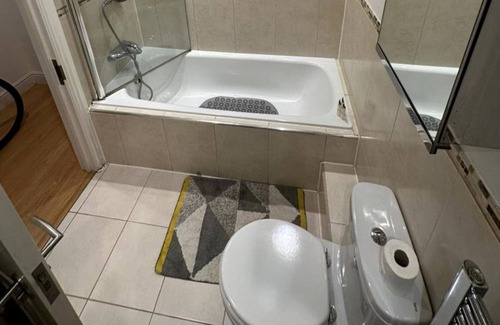 Newbury Apartamento | Apartamento-Ciudad-Baño Privado-Vista al patio