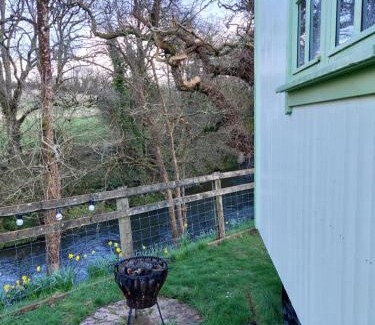 East Portlemouth Cabina | The Old Mill Shepherds Hut
