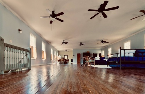 Breaux Bridge Casa | The Old Opera House Downtown Breaux Bridge