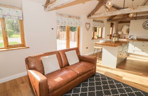 Defford Cabaña | THE OLD PIGGERY, pet friendly, character holiday cottage in Defford