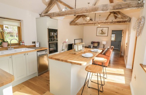 Defford Cabaña | THE OLD PIGGERY, pet friendly, character holiday cottage in Defford