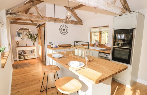 Defford Cabaña | THE OLD PIGGERY, pet friendly, character holiday cottage in Defford