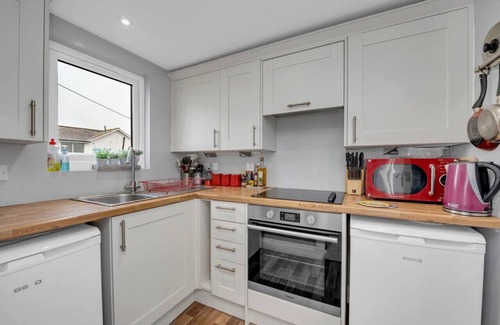 Martlesham Heath Casa | The Old Pilot Hut, Felixstowe Ferry, Amazing Views