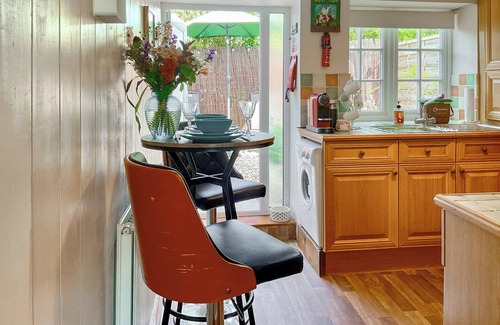 Axbridge Cabaña | The Old Post House Annex - UK50190