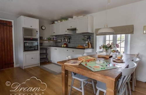 Weymouth Cabaña | The Old Reading Room