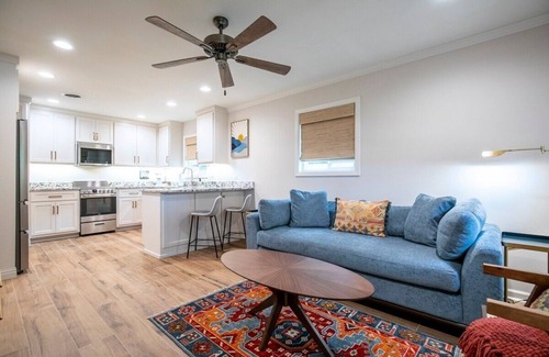 Oxford Casa | The Old Sardis Rd-2 Cozy BR1 by VelvetDitchVillas