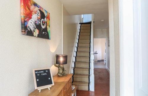 Bodorgan Casa | The Old School House