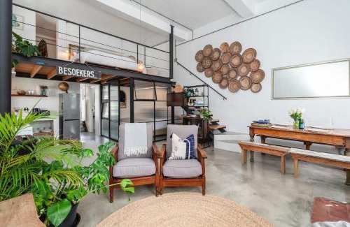 Kalk Bay Apartamento | The Old Shop loft apt in the heart of Kalk Bay